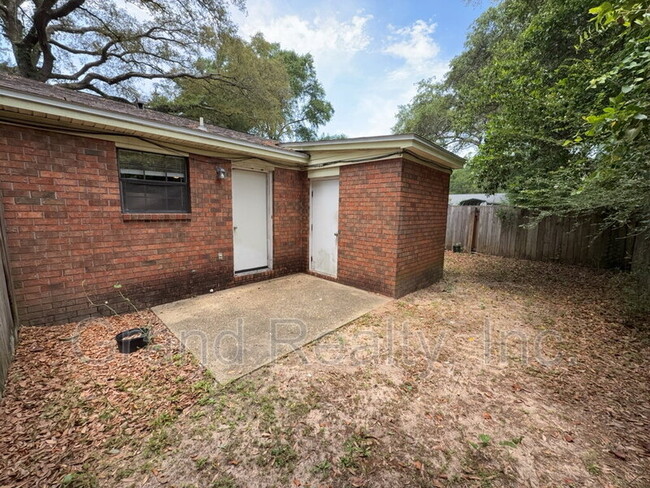 Building Photo - 2881 E Johnson Ave