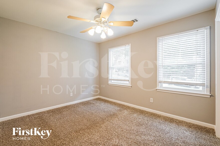 Building Photo - 1520 Maplewood Ct