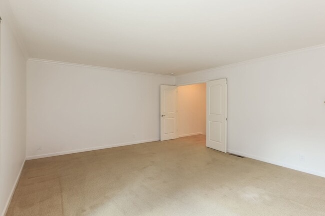 Building Photo - Available! Beautiful 3 Bedroom Townhome In...