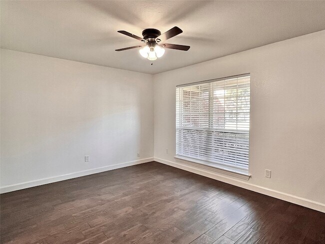 Building Photo - 15621 Terrace Lawn Cir