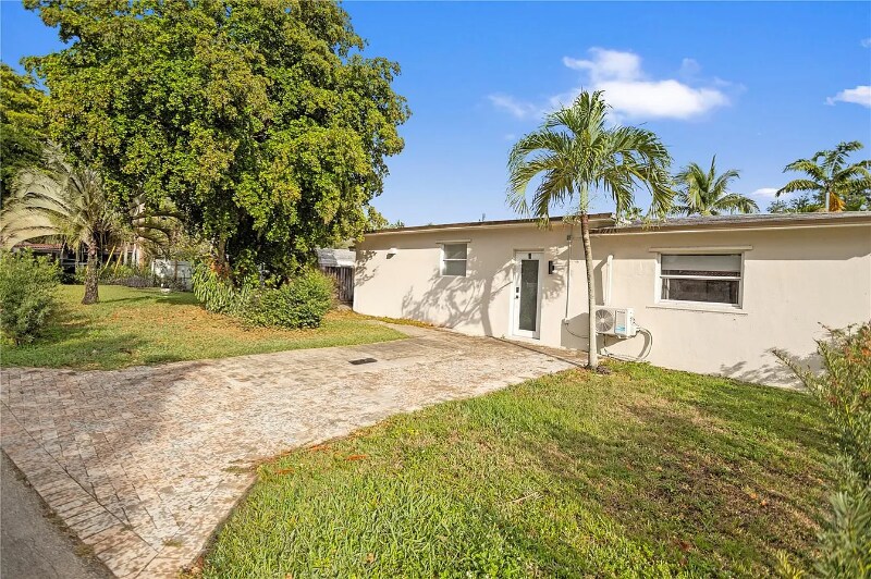 Building Photo - 903 N Golf Dr