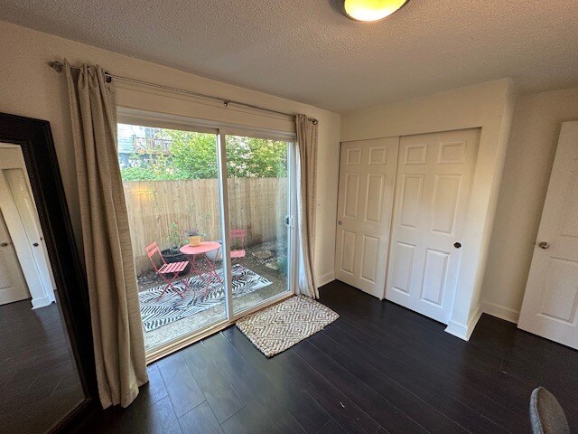 Building Photo - 7112 N Richmond Ave