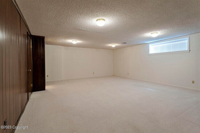 Building Photo - 909 Indian Hills Dr