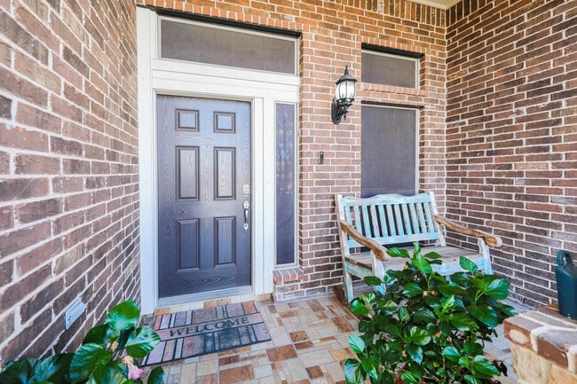 Building Photo - 318 Silverleaf Oak