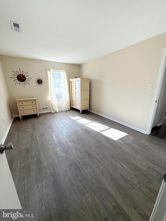 Building Photo - 64 Dover Ct