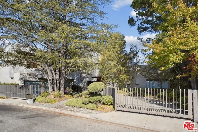 Building Photo - 2238 Stradella Rd