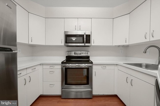 Building Photo - 7758 Mayfair Cir