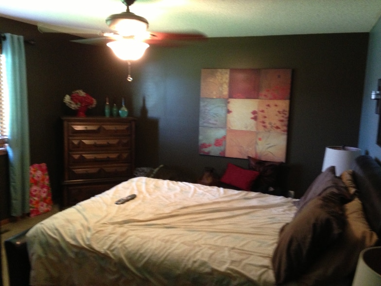 Building Photo - 874 Trails End Rd