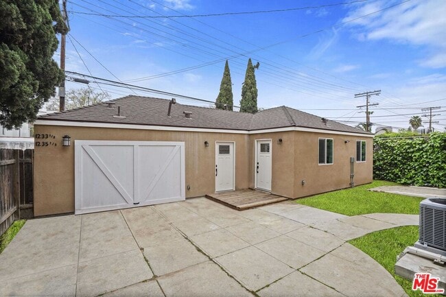 Building Photo - 1235 Stearns Dr