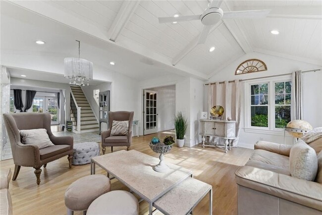 Building Photo - 302 Hascall Rd NW