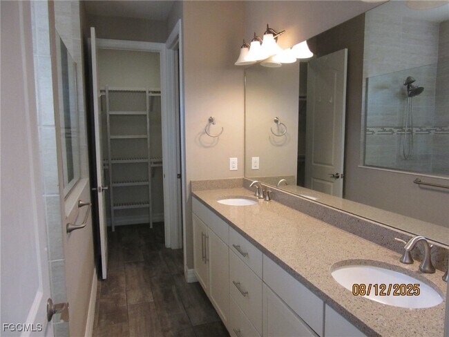 Building Photo - 14589 Laguna Dr