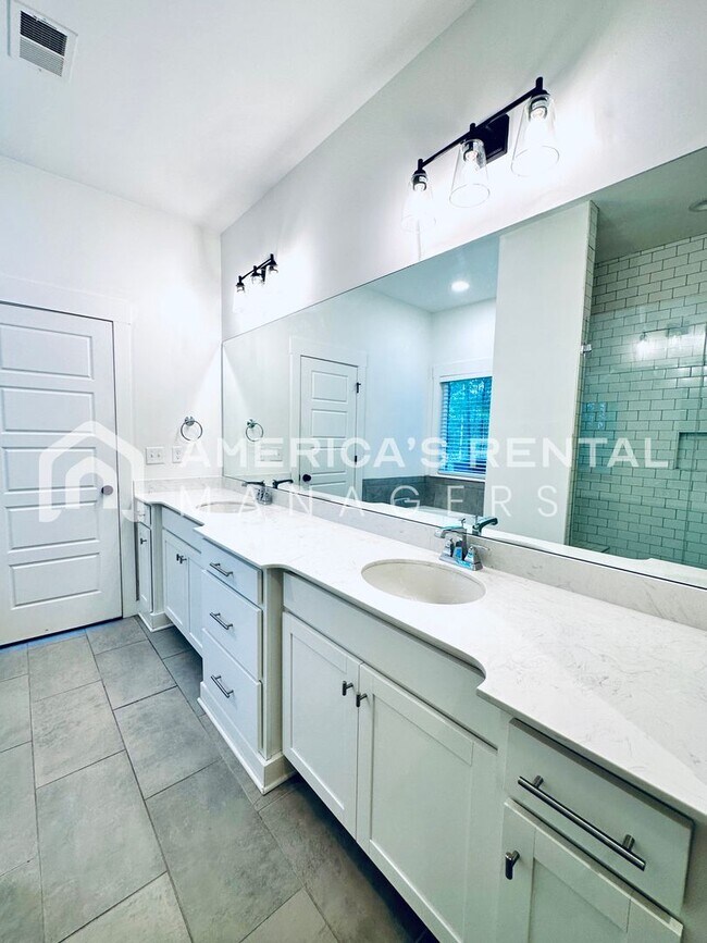 Building Photo - Home for Rent in Vestavia Hills!!! Available to View with a 48-hour notice!