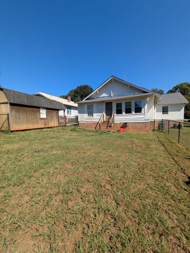 Building Photo - 3BD2BA Home in Newton