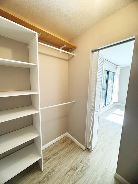 Building Photo - 321 Sandtree Dr