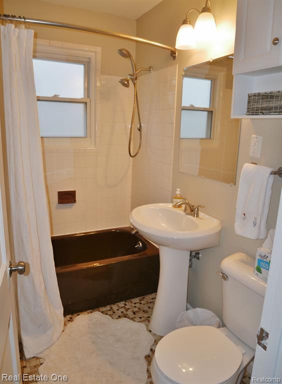 Building Photo - 2298 Browning St