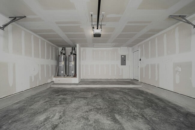 Building Photo - 521 Fallbrook Dr