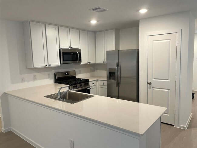 Building Photo - 3038 Mallorca Dr