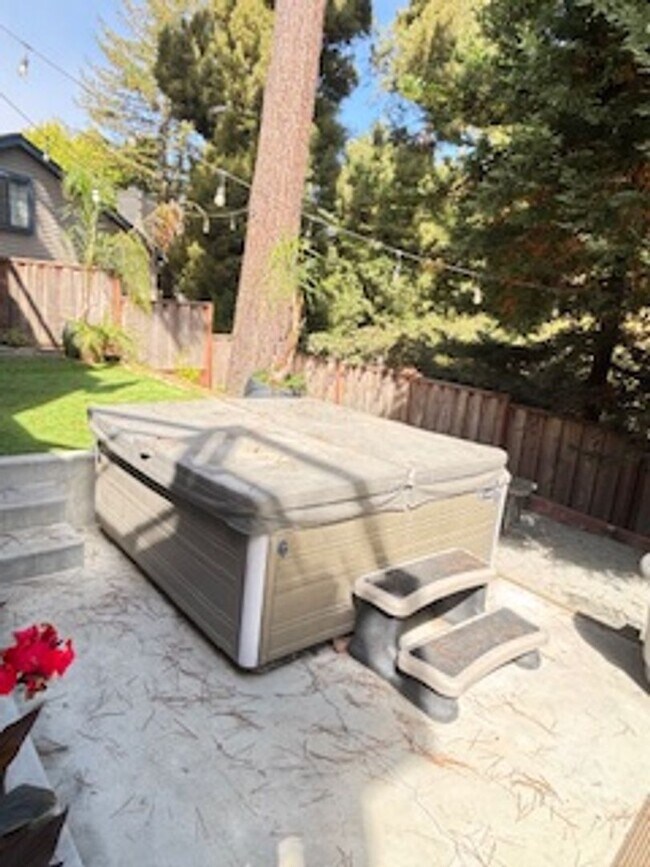 Building Photo - Stunning Tree-House Living with Beach Access - Hidden Beach Area