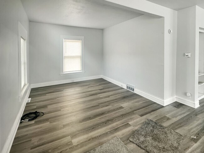 Building Photo - 1068 Godfrey Ave SW