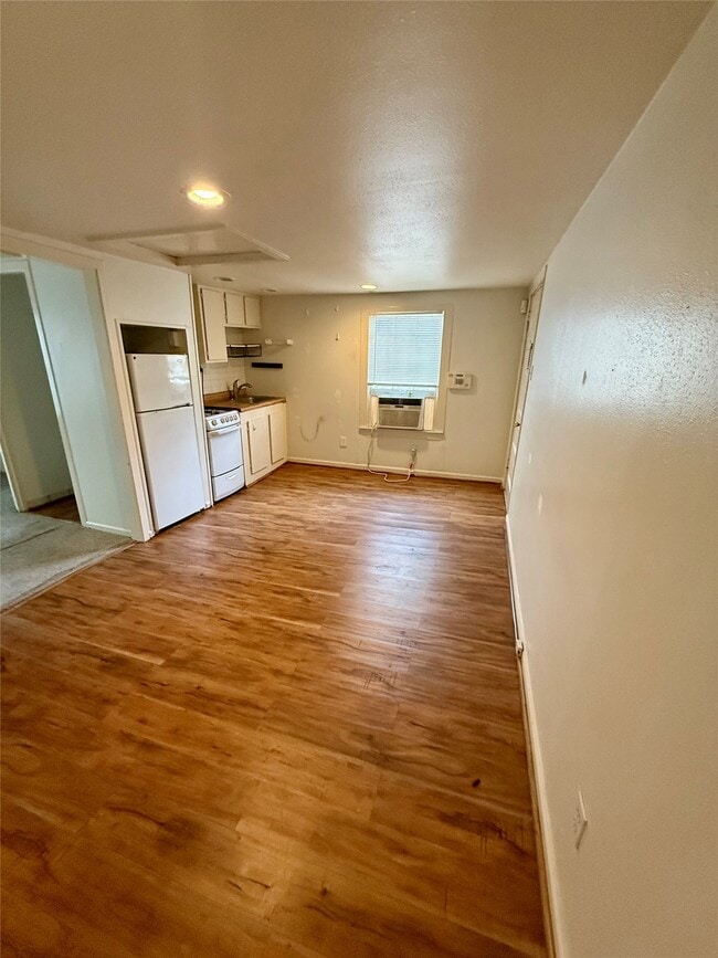 Building Photo - 1634 Branard St