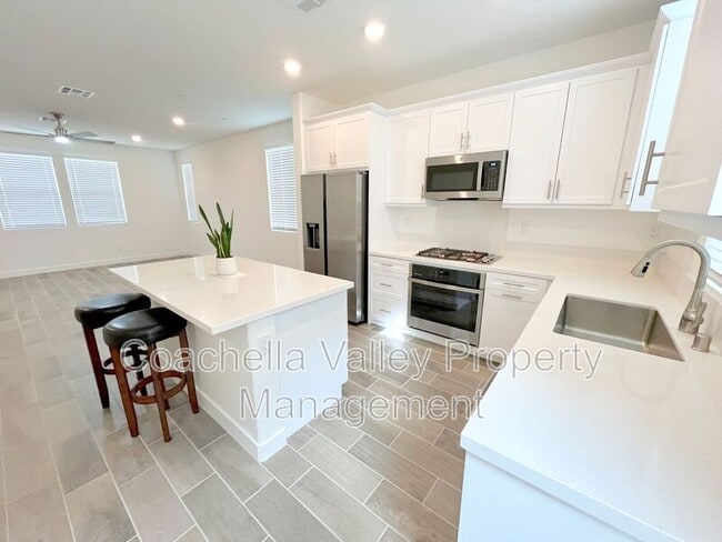 Building Photo - 41168 Emory Ln