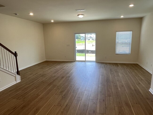 Building Photo - Brand New 3 Bed + Loft Townhome in Monroe