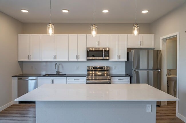 Building Photo - 432 S 32nd St