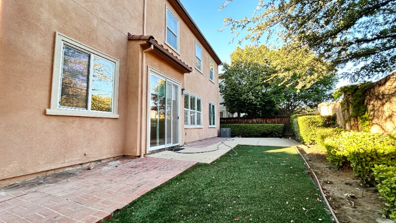Building Photo - 2124 Carrara St