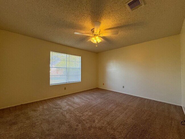 Building Photo - Duplex