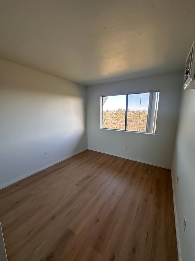 Building Photo - Clairemont Condo with VIEWS 2bd/1.5bth