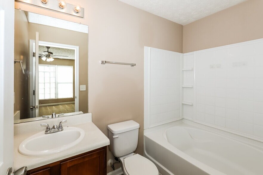 Building Photo - 1870 Grove Way