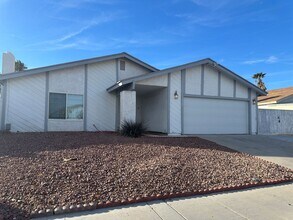 Building Photo - 3 Bedroom home with pool and RV parking