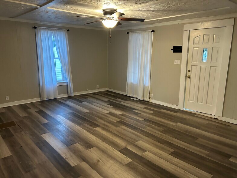 Building Photo - 821 E Woodlawn St