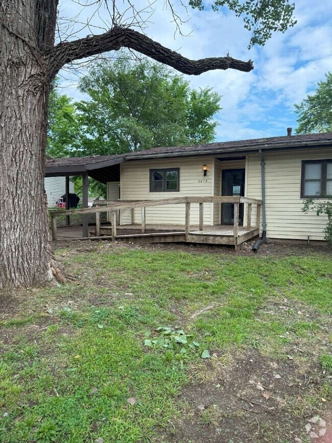 Building Photo - "Charming 4-Bedroom with 2 Baths in Topeka...