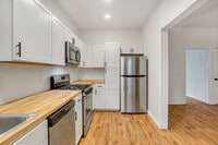 Building Photo - 2 bed 2 bath - great location, off street ...