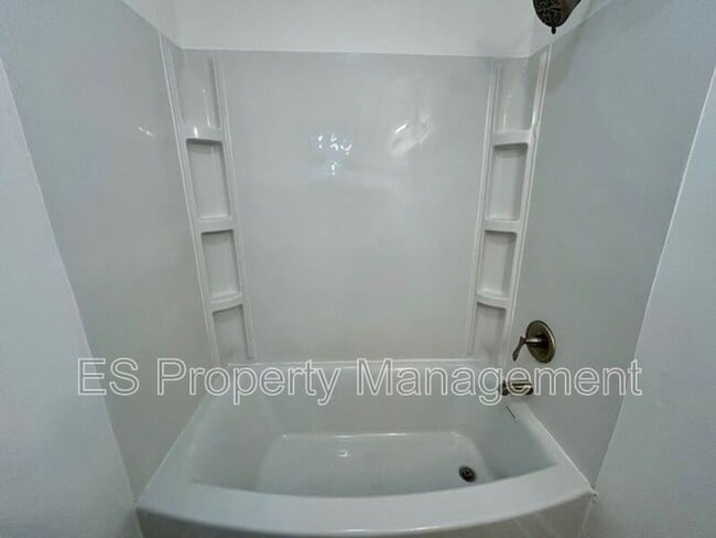 Building Photo - 2960 N Park Ave