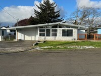 Building Photo - 3 Bedroom, 2 Bathroom Home in Newport!