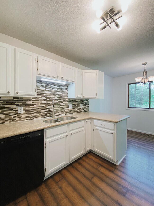 Building Photo - 11166 Westwind Dr