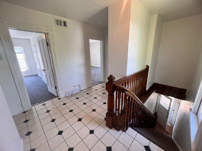 Building Photo - 700 N 5th St