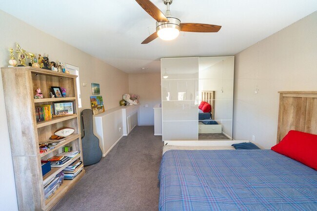 Building Photo - Beautiful Home in San Elijo, Morgans Corner!