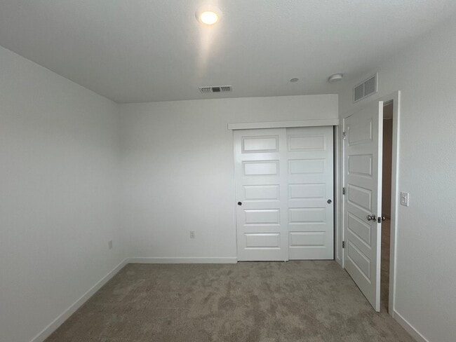 Building Photo - 12663 Ironbow Wy