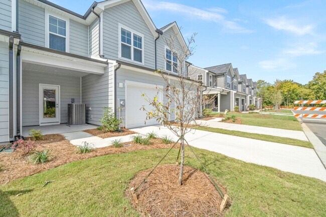 Building Photo - Like A Brand New 3 Bedroom Townhome in the...