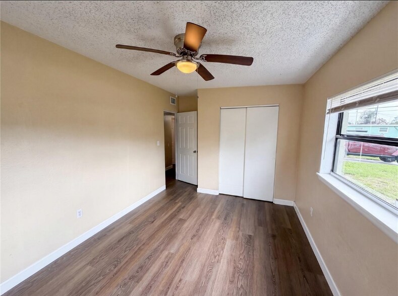 Building Photo - 702 S Solandra Dr