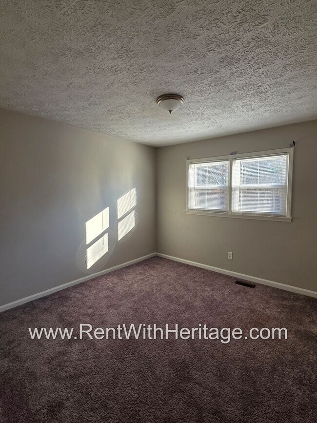 Building Photo - Georgous 3 Bedroom, 2 Bath home with lots of upgrades