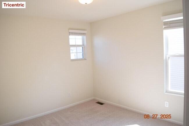 Building Photo - 49577 Shoreline Dr