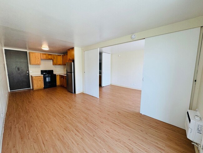 Building Photo - 1-Bedroom Condo in the Heart of Honolulu – Newly Renovated - with parking!
