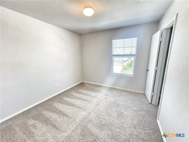 Building Photo - 940 Chachalaca Ct