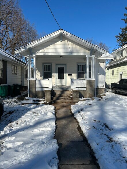 Primary Photo - 2003 W Alice Ave