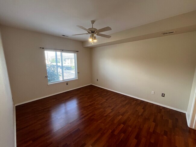 Building Photo - 3040 Mandalay Grv