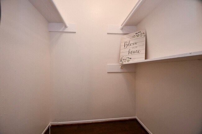 Building Photo - 16823 Cobble Ridge Dr